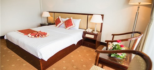 Luxury - khách Việt